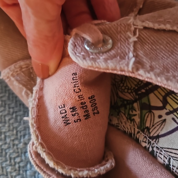 Rose pink canvas sneakers - Picture 2 of 4